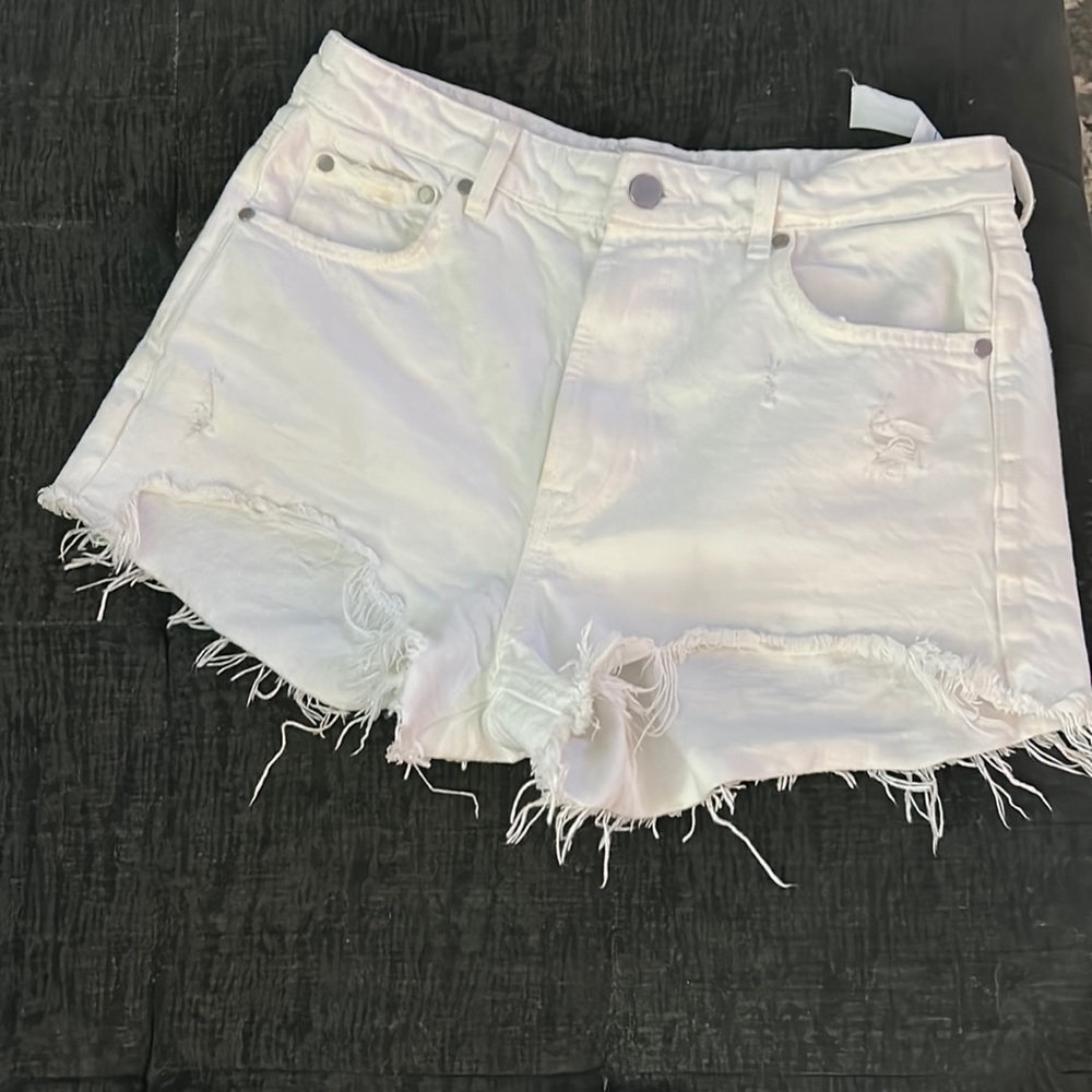Very cute white zara shorts